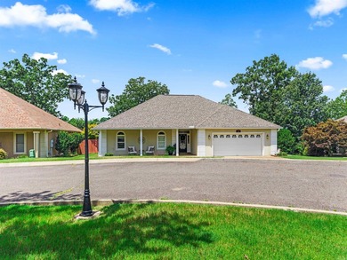 LOCATION! LOCATION! LOCATION! This charming, move in ready house - photo 4