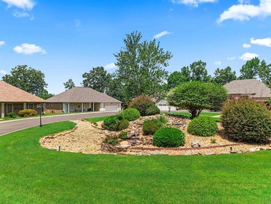 LOCATION! LOCATION! LOCATION! This charming, move in ready house - photo 5