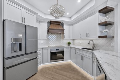 Ideally situated between the ocean and the Intracoastal, this - photo 13