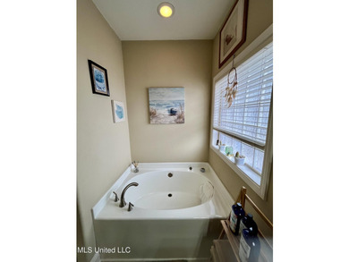 Immaculate 4 Bedroom Home in a Prime Location! Welcome to this - photo 18