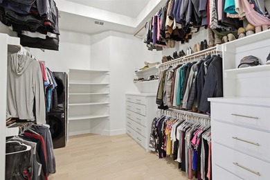 Experience the perfect blend of luxury, privacy, and modern - photo 22