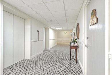 Spacious 3-bedroom, 3-bath residence in Ashley House, ideal for