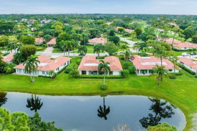 (private lake, pond, creek) Home For Sale in Boynton Beach Florida