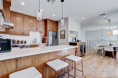Front unit townhouse. Tons of natural light throughout the house - photo 11