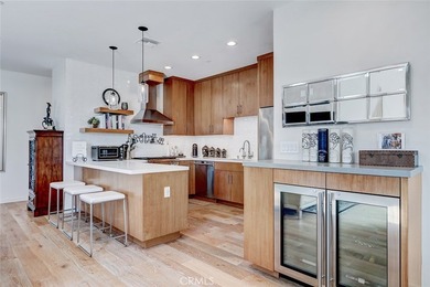 Front unit townhouse. Tons of natural light throughout the house - photo 12