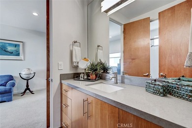 Front unit townhouse. Tons of natural light throughout the house - photo 14
