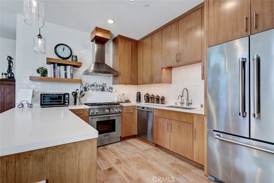 Front unit townhouse. Tons of natural light throughout the house - photo 15