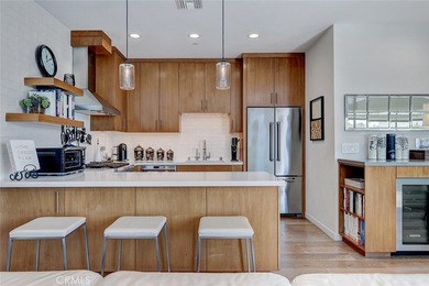 Front unit townhouse. Tons of natural light throughout the house - photo 16