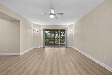 Beautifully updated 2-bedroom, 2-bath penthouse condo in the - photo 16