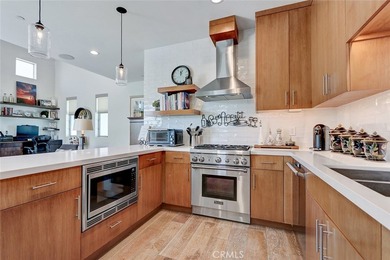 Front unit townhouse. Tons of natural light throughout the house - photo 17
