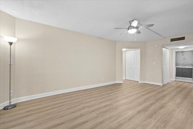 Beautifully updated 2-bedroom, 2-bath penthouse condo in the - photo 20