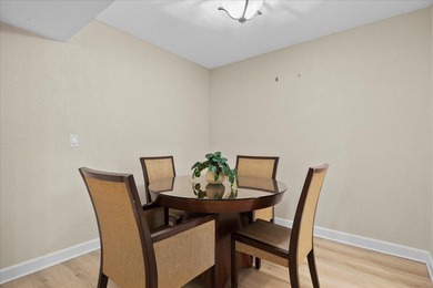 Beautifully updated 2-bedroom, 2-bath penthouse condo in the - photo 21