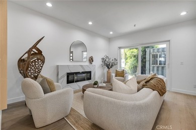 NEW CONSTRUCTION 3 bed, 2.5 bath, three-story townhome with sky - photo 4