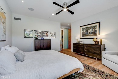 Front unit townhouse. Tons of natural light throughout the house - photo 27