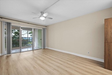 Beautifully updated 2-bedroom, 2-bath penthouse condo in the - photo 27