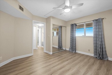 Beautifully updated 2-bedroom, 2-bath penthouse condo in the - photo 29