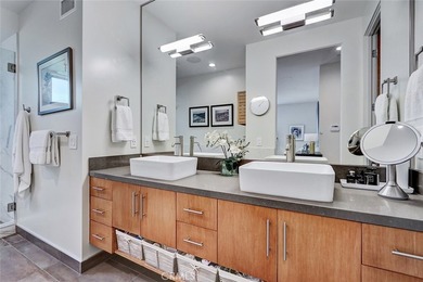 Front unit townhouse. Tons of natural light throughout the house - photo 30
