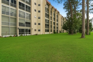 Beautifully updated 2-bedroom, 2-bath penthouse condo in the - photo 31