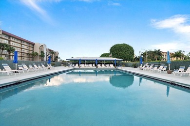 Beautifully updated 2-bedroom, 2-bath penthouse condo in the - photo 32