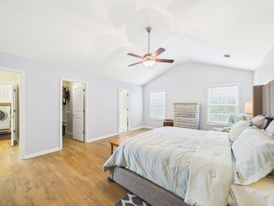 Beautiful Traditional Craftsman-style home in sought-after - photo 33