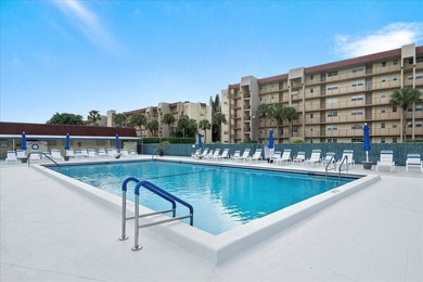 Beautifully updated 2-bedroom, 2-bath penthouse condo in the - photo 33