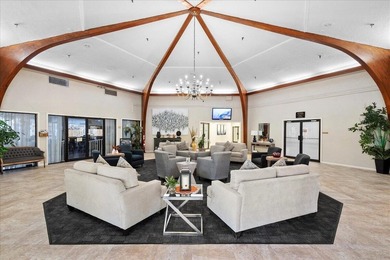 Beautifully updated 2-bedroom, 2-bath penthouse condo in the - photo 34