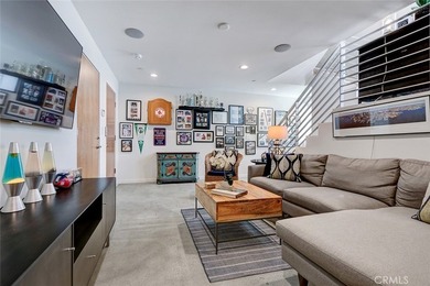 Front unit townhouse. Tons of natural light throughout the house - photo 36