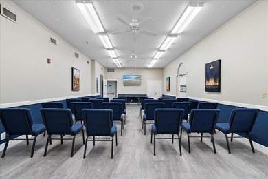 Beautifully updated 2-bedroom, 2-bath penthouse condo in the - photo 38