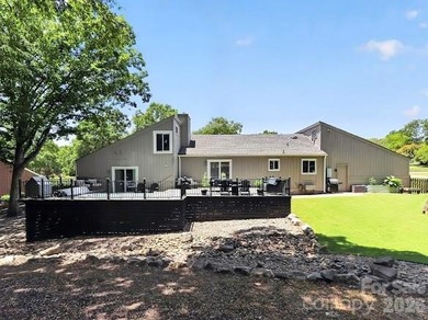 Beautiful mid-century modern nestled on the golf course in the - photo 39