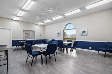 Beautifully updated 2-bedroom, 2-bath penthouse condo in the - photo 39