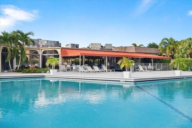 Beautifully updated 2-bedroom, 2-bath penthouse condo in the - photo 42