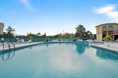 Beautifully updated 2-bedroom, 2-bath penthouse condo in the - photo 43