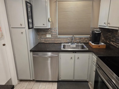 Welcome to this efficient one-bedroom, one-and-a-half-bath - photo 4