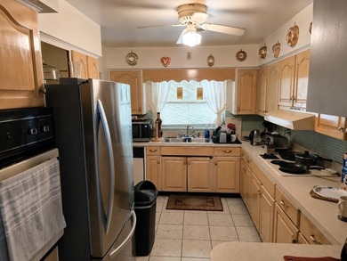 Hard-to-find move-in-ready large 3 bed / 2 bath home on a - photo 5