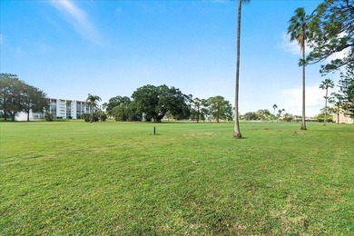 Beautifully updated 2-bedroom, 2-bath penthouse condo in the - photo 45