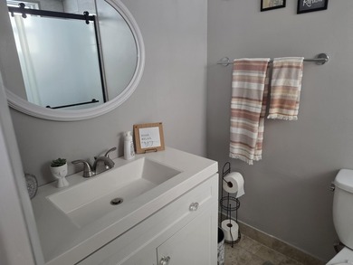 Welcome to this efficient one-bedroom, one-and-a-half-bath - photo 8