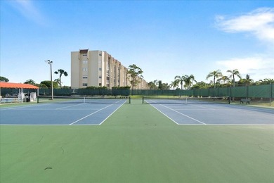 Beautifully updated 2-bedroom, 2-bath penthouse condo in the - photo 48