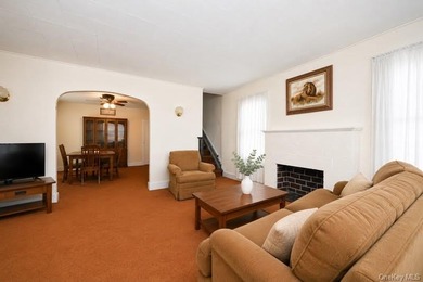 Charming 3 bedroom, 1.25-bath colonial style detached home on - photo 9