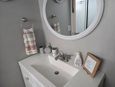 Welcome to this efficient one-bedroom, one-and-a-half-bath - photo 10