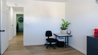 Welcome to Saddleback Park Villas, where comfort, convenience - photo 10
