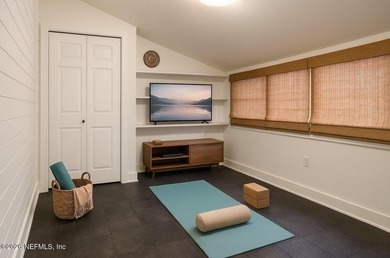 Welcome to this beautifully updated 1921 bungalow in historic - photo 23