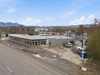 PROPERTY FEATURES Building Square Footage: 9000 SF with a break