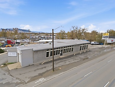 PROPERTY FEATURES Building Square Footage: 9000 SF with a break