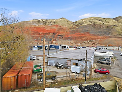 PROPERTY FEATURES Building Square Footage: 9000 SF with a break