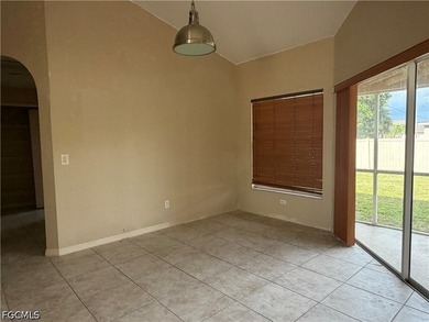 Welcome to this charming 3-bedroom, 2-bathroom single-family - photo 3