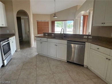 Welcome to this charming 3-bedroom, 2-bathroom single-family - photo 5