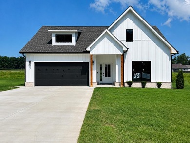 Welcome to this beautifully crafted cottage-style new - photo 1