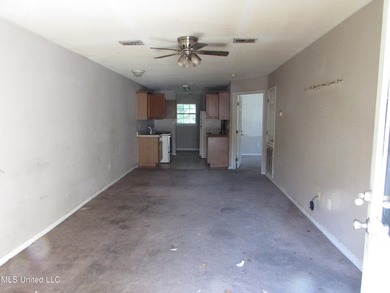 Great investment potential. 3/2 on each side. One side rented - photo 2