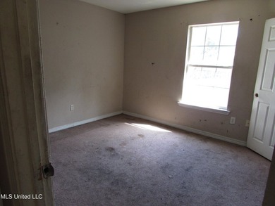 Great investment potential. 3/2 on each side. One side rented - photo 4