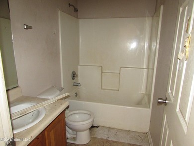 Great investment potential. 3/2 on each side. One side rented - photo 5